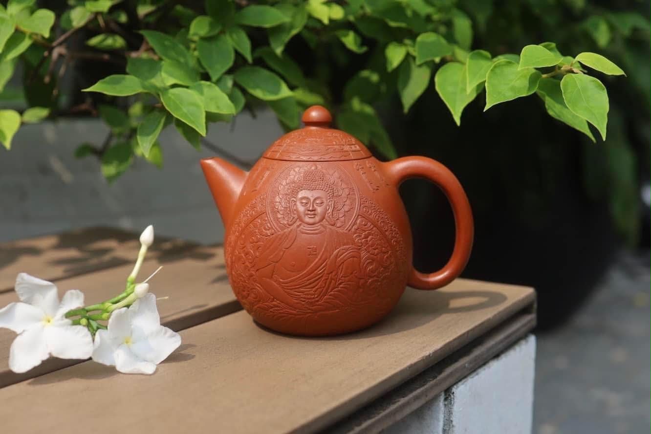 Ấm tử sa chu nê khắc Phật A Di Đà, toàn thủ công — Quang Trà