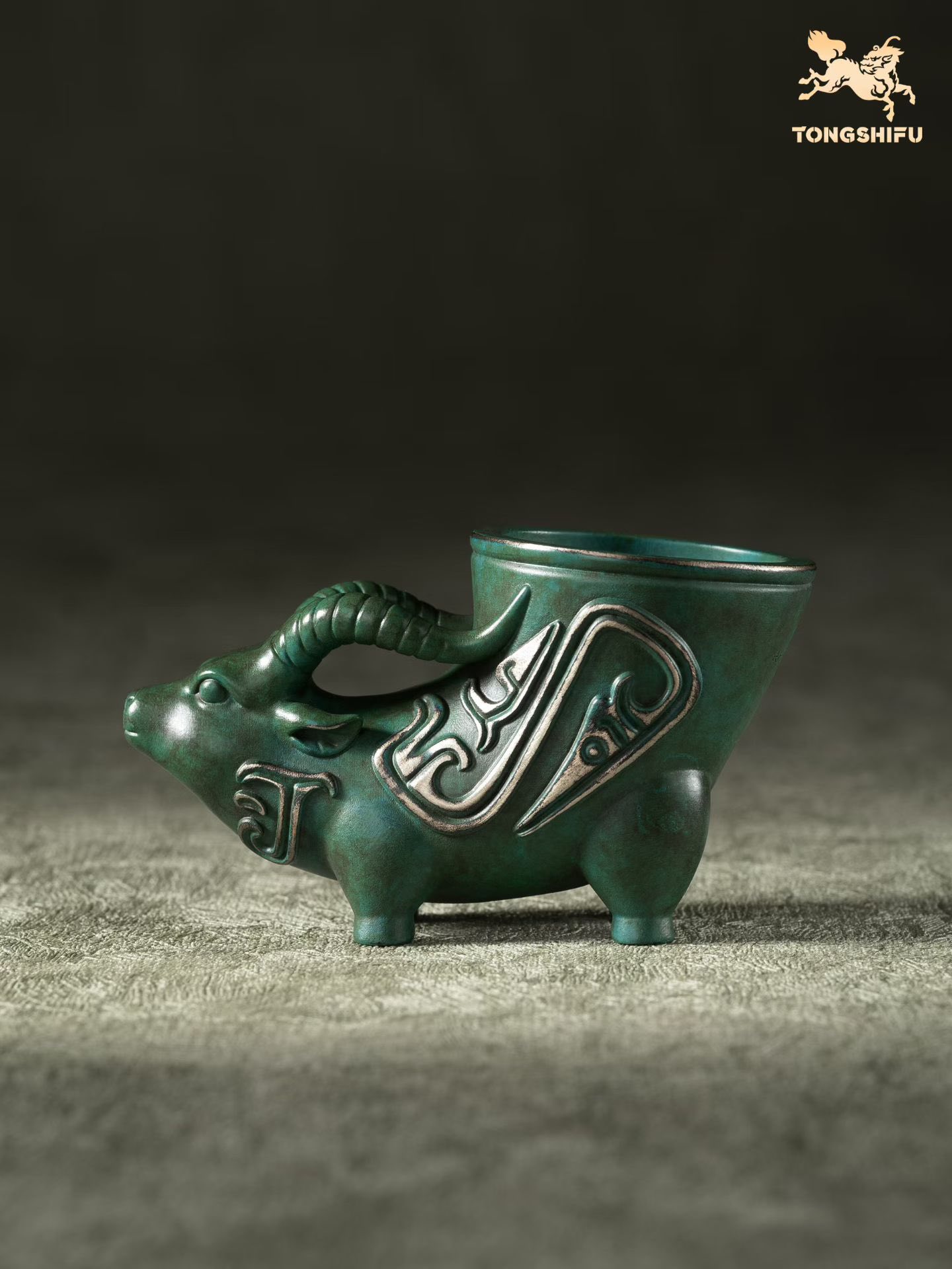 Quái Thú Mùi Đầu - Tước (chén) rượu hoặc trà