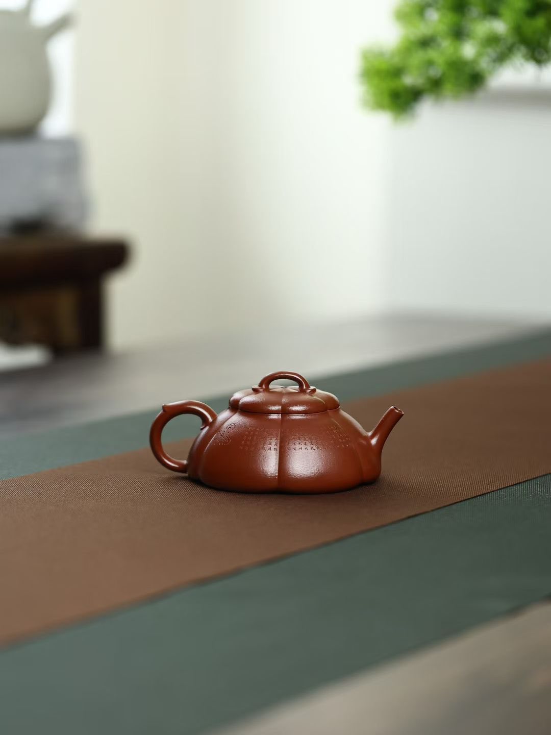 Ấm Hải Đường Hồ · chu sa