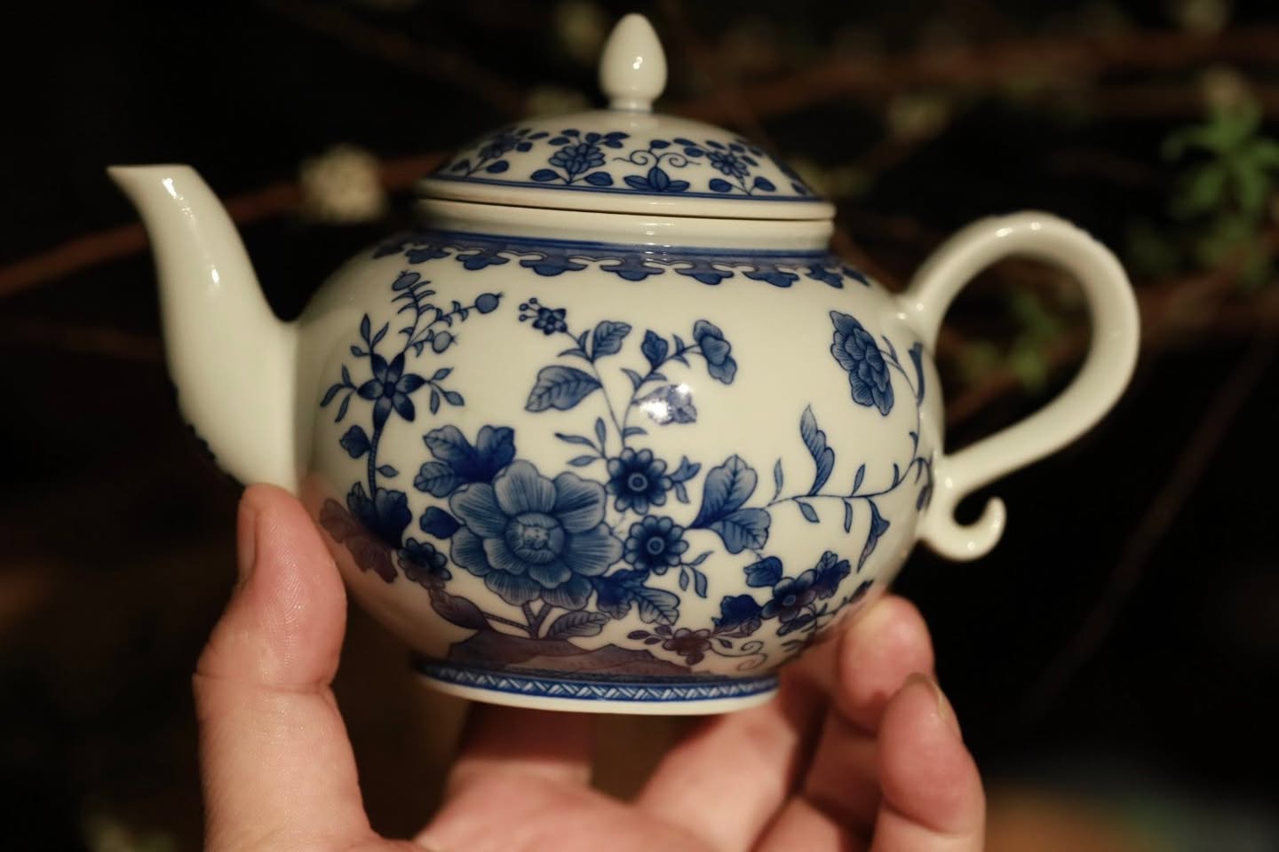 Ấm sứ