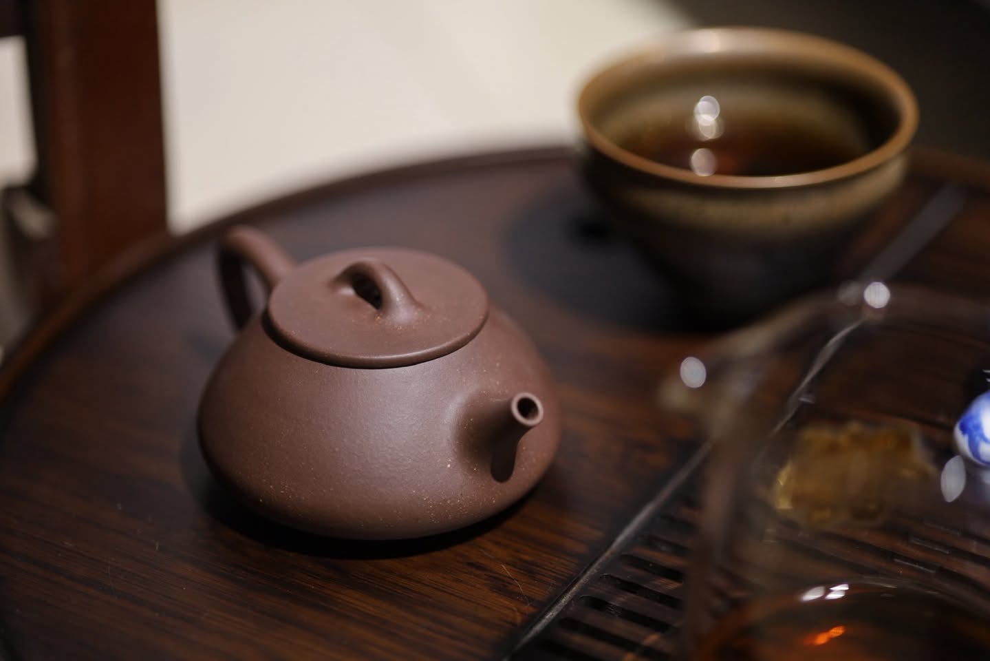 Ấm Thạch biều tự dã · đáy tào thanh