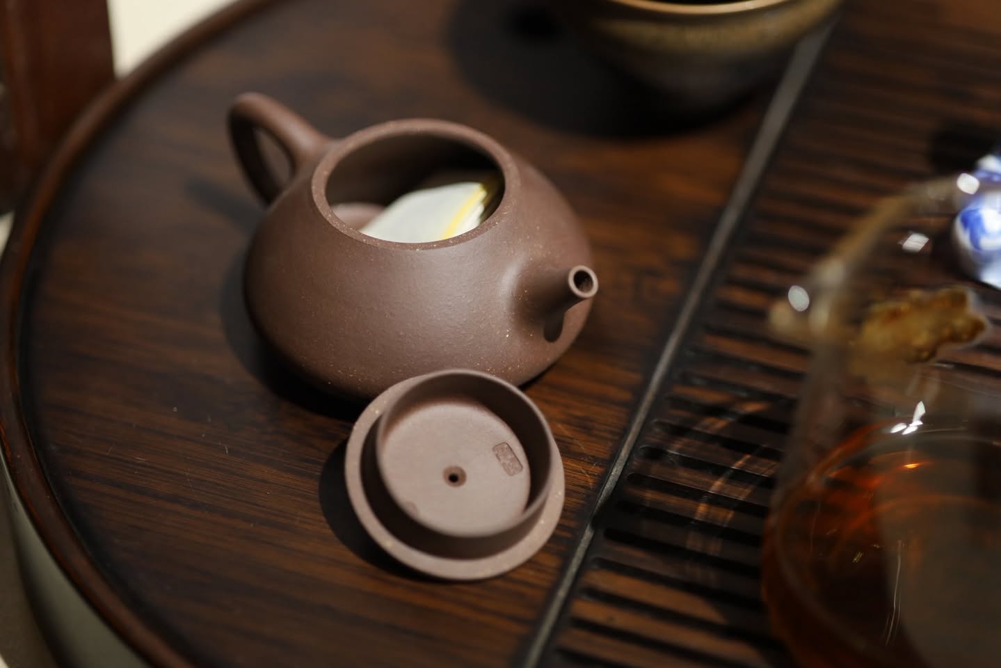 Ấm Thạch biều tự dã · đáy tào thanh 6