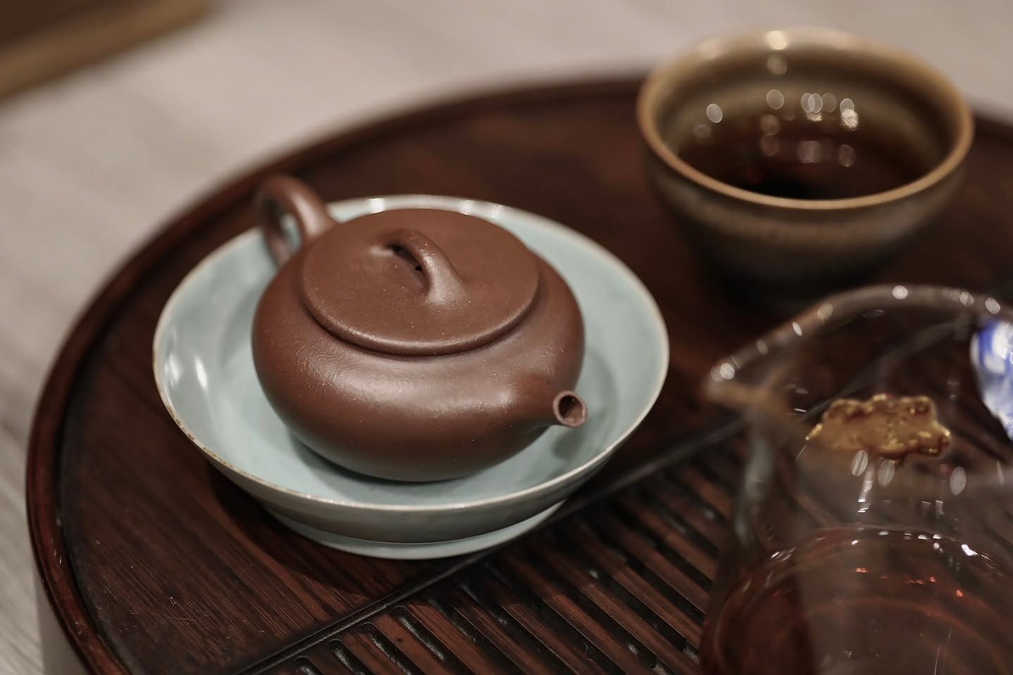 Ấm chất như nước cất 2