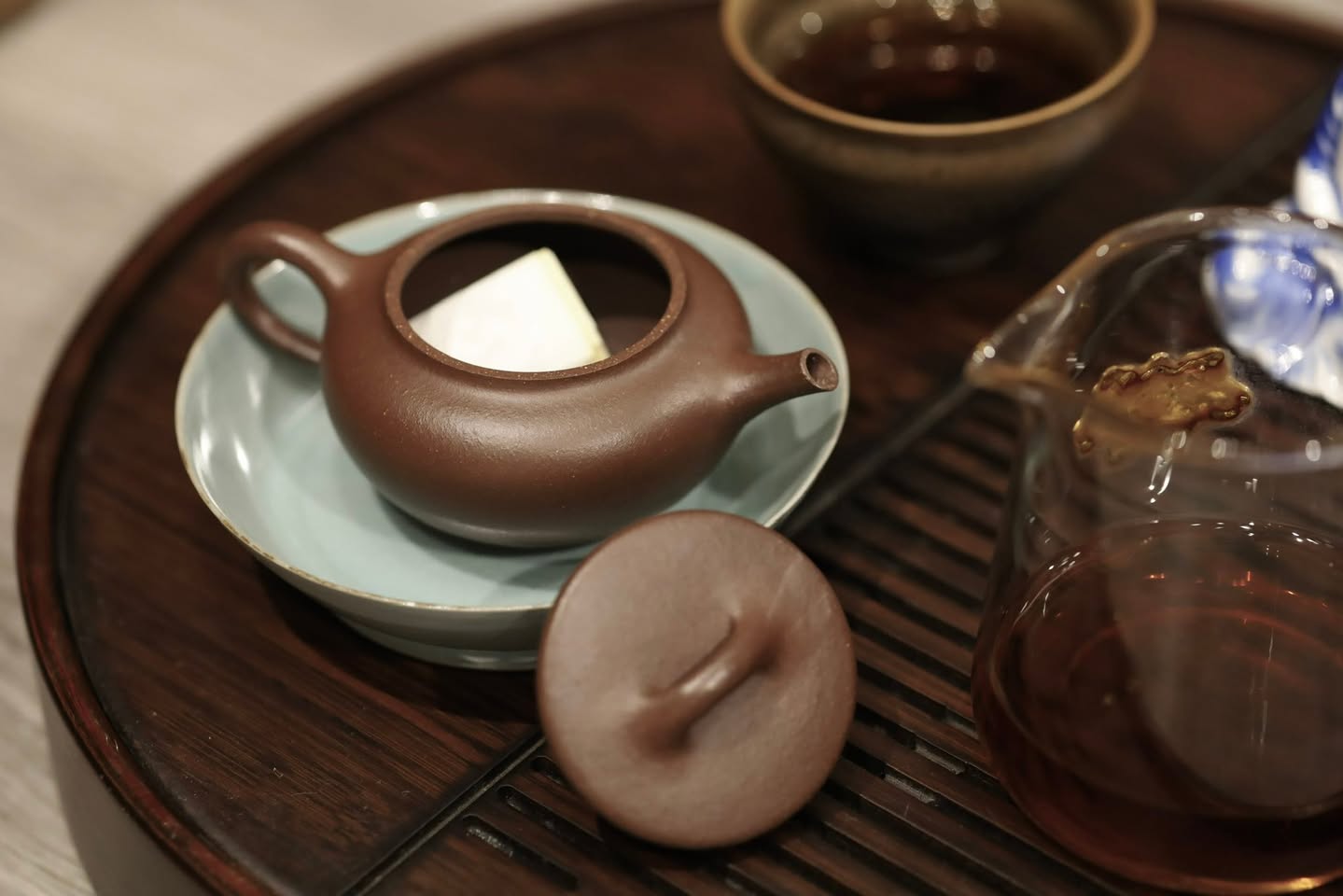 Ấm chất như nước cất 4