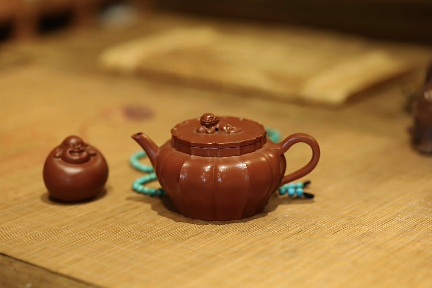 Ấm Lăng hoa hồ
